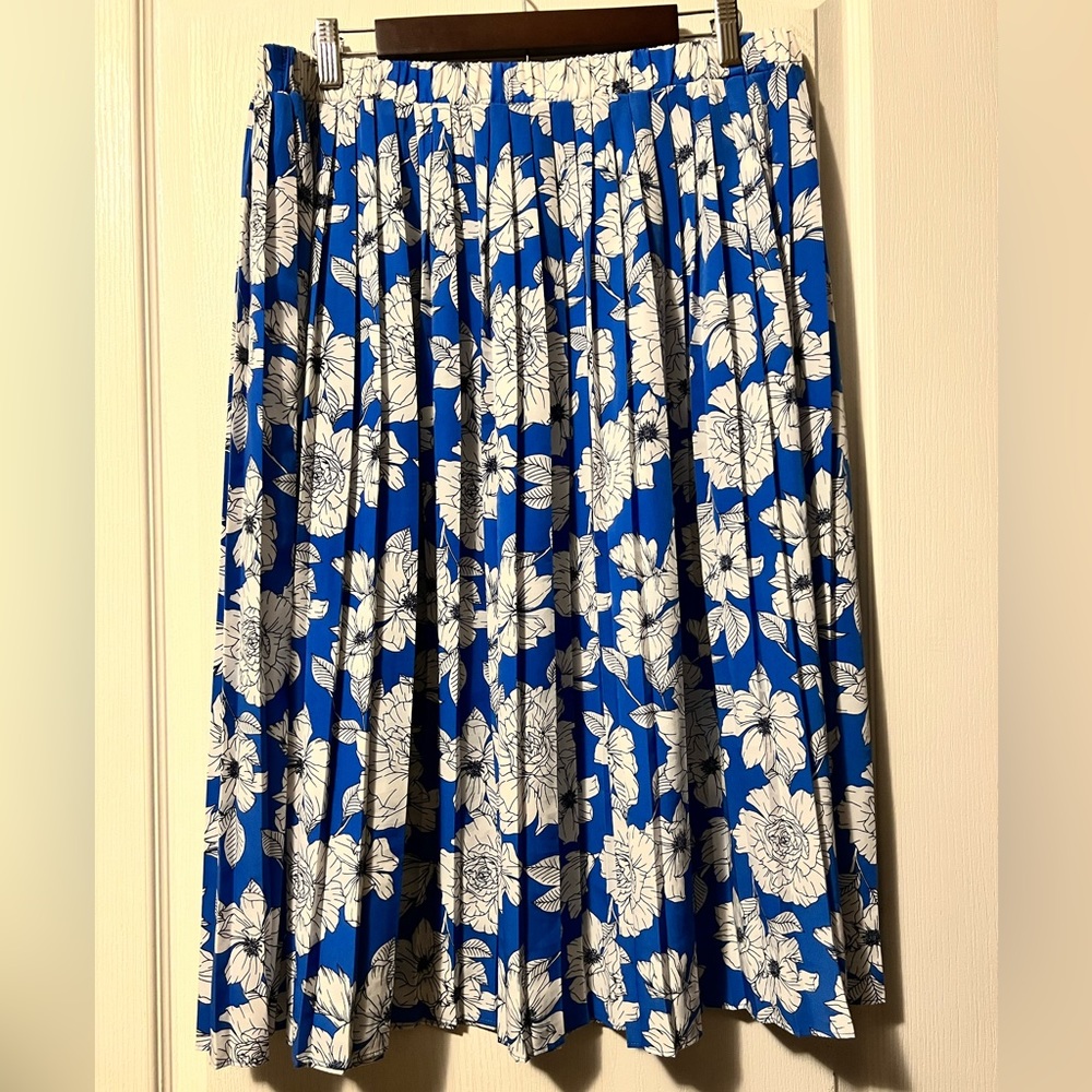 Banana Republic blue pleaded skirt